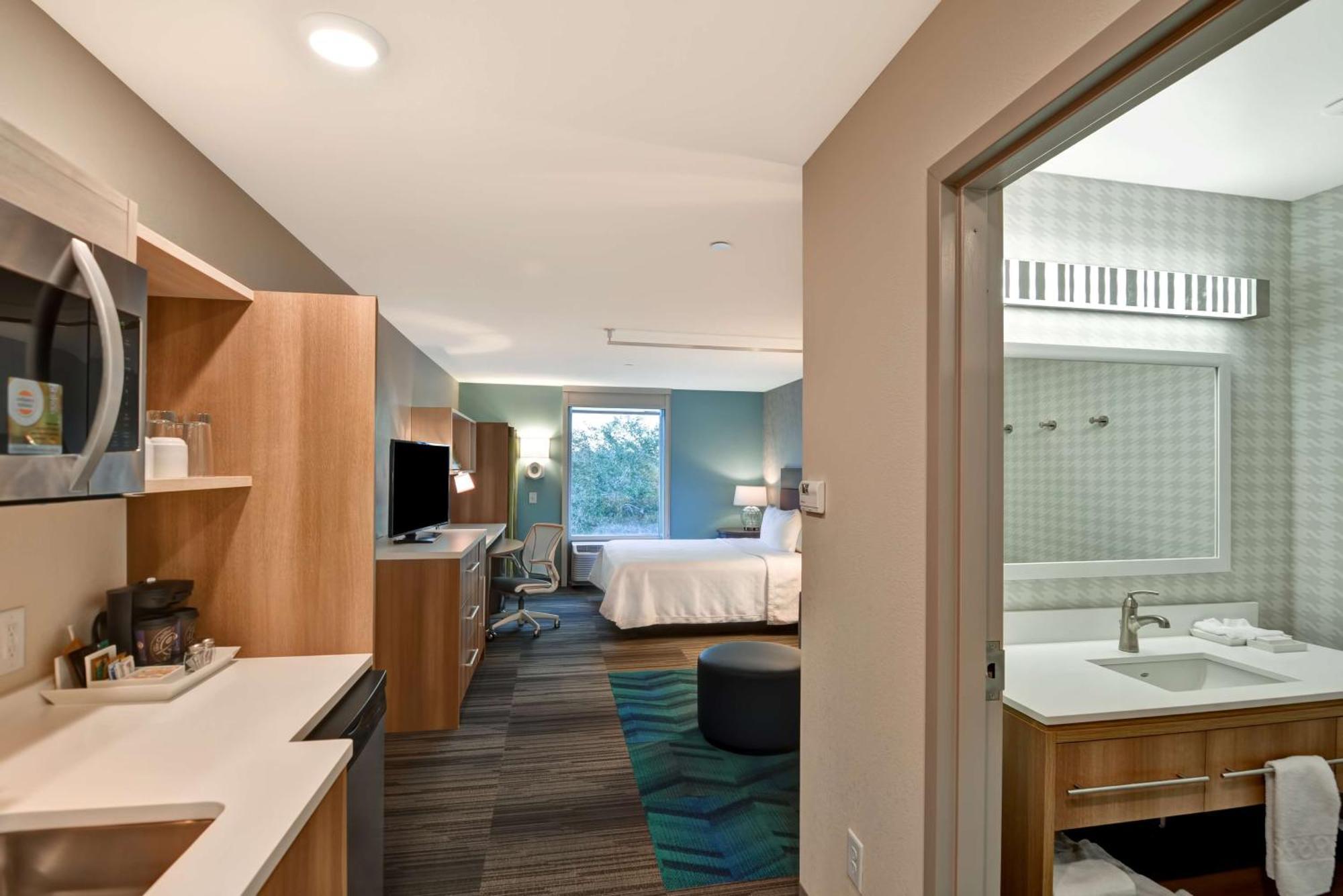 Home2 Suites By Hilton Tampa Usf Near Busch Gardens Exterior photo