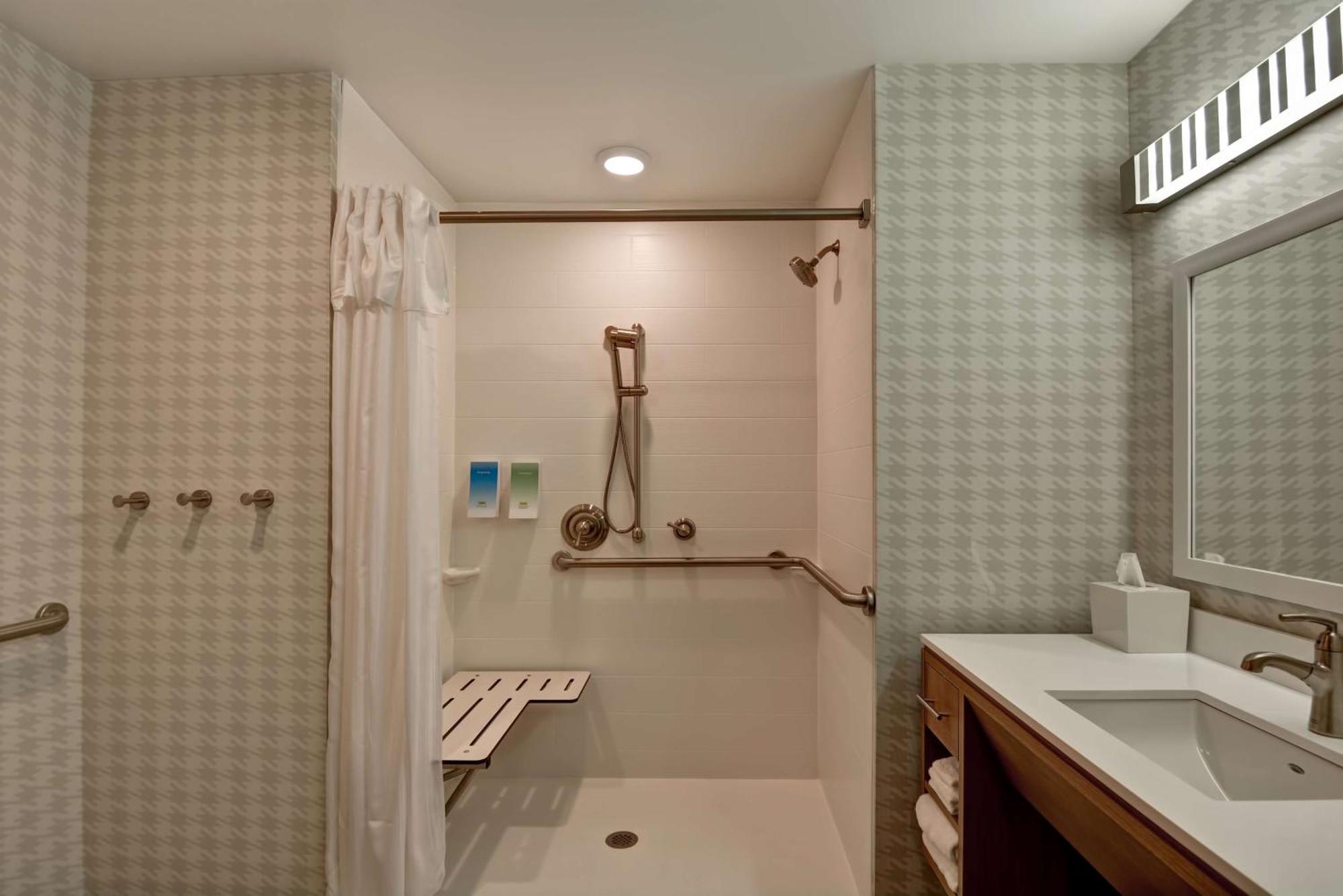 Home2 Suites By Hilton Tampa Usf Near Busch Gardens Exterior photo