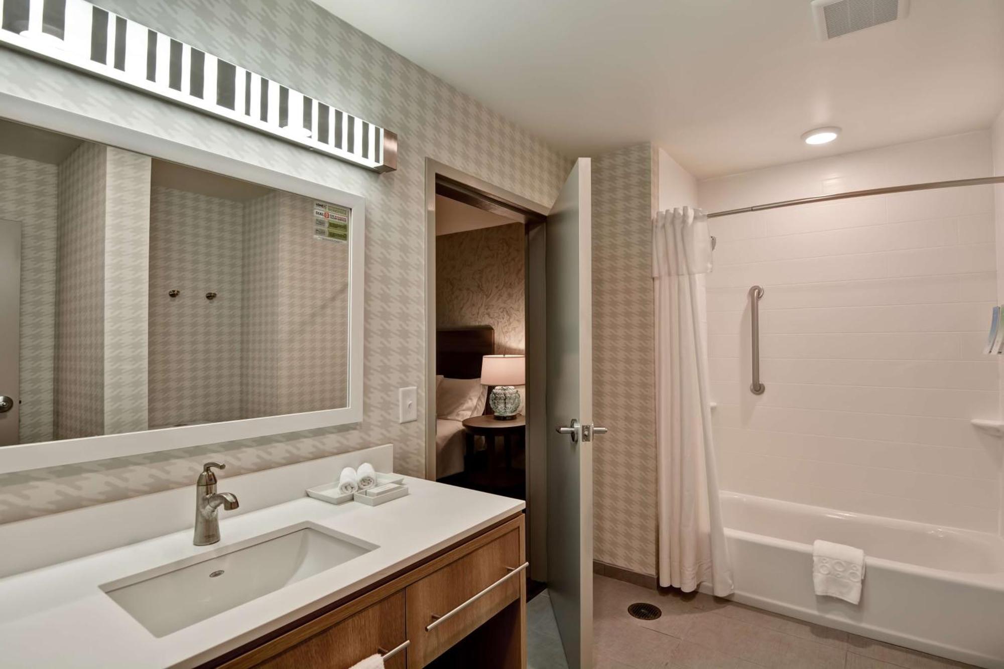 Home2 Suites By Hilton Tampa Usf Near Busch Gardens Exterior photo