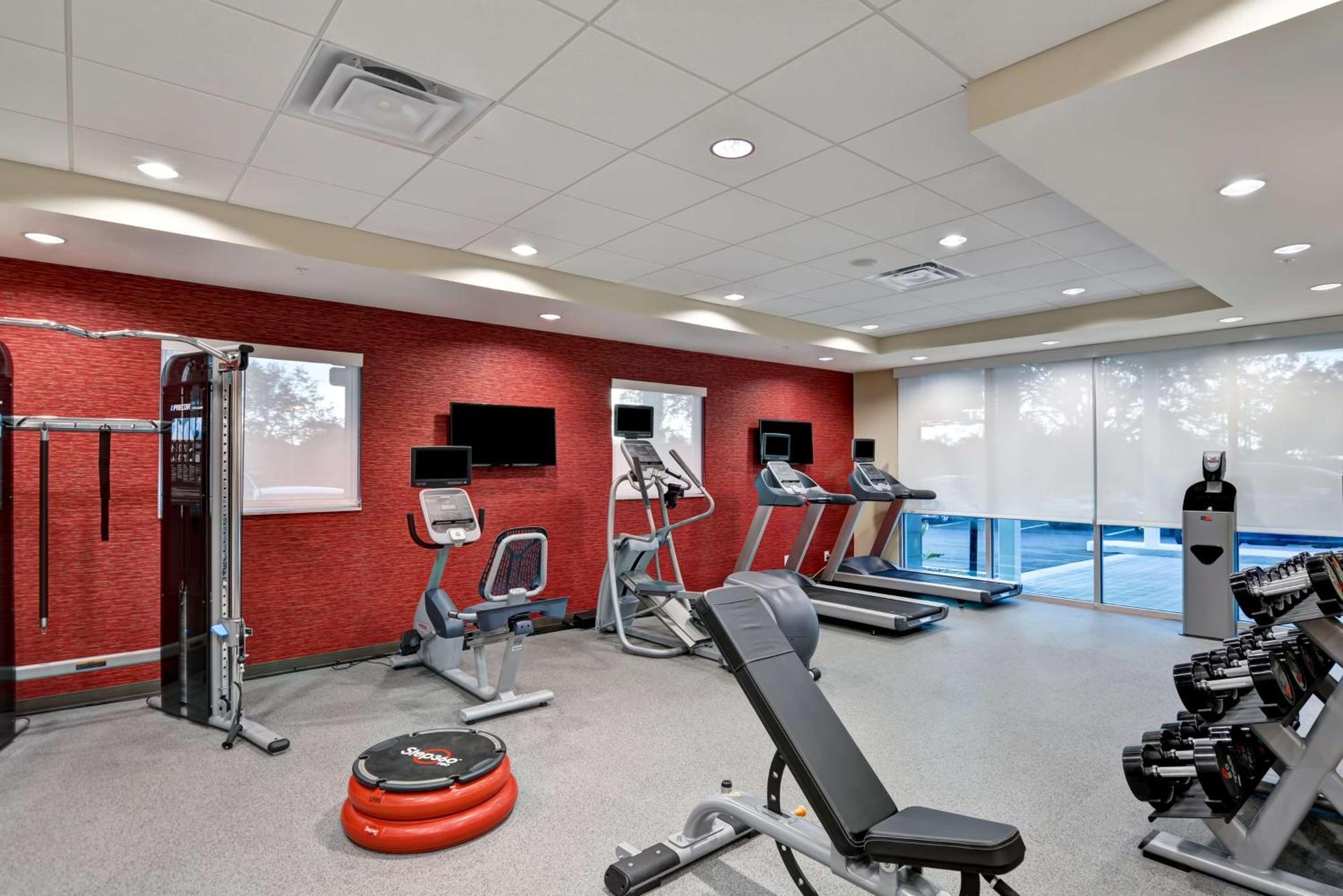 Home2 Suites By Hilton Tampa Usf Near Busch Gardens Exterior photo